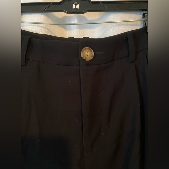 Vince Pleat Front Short - Picture 5 of 8